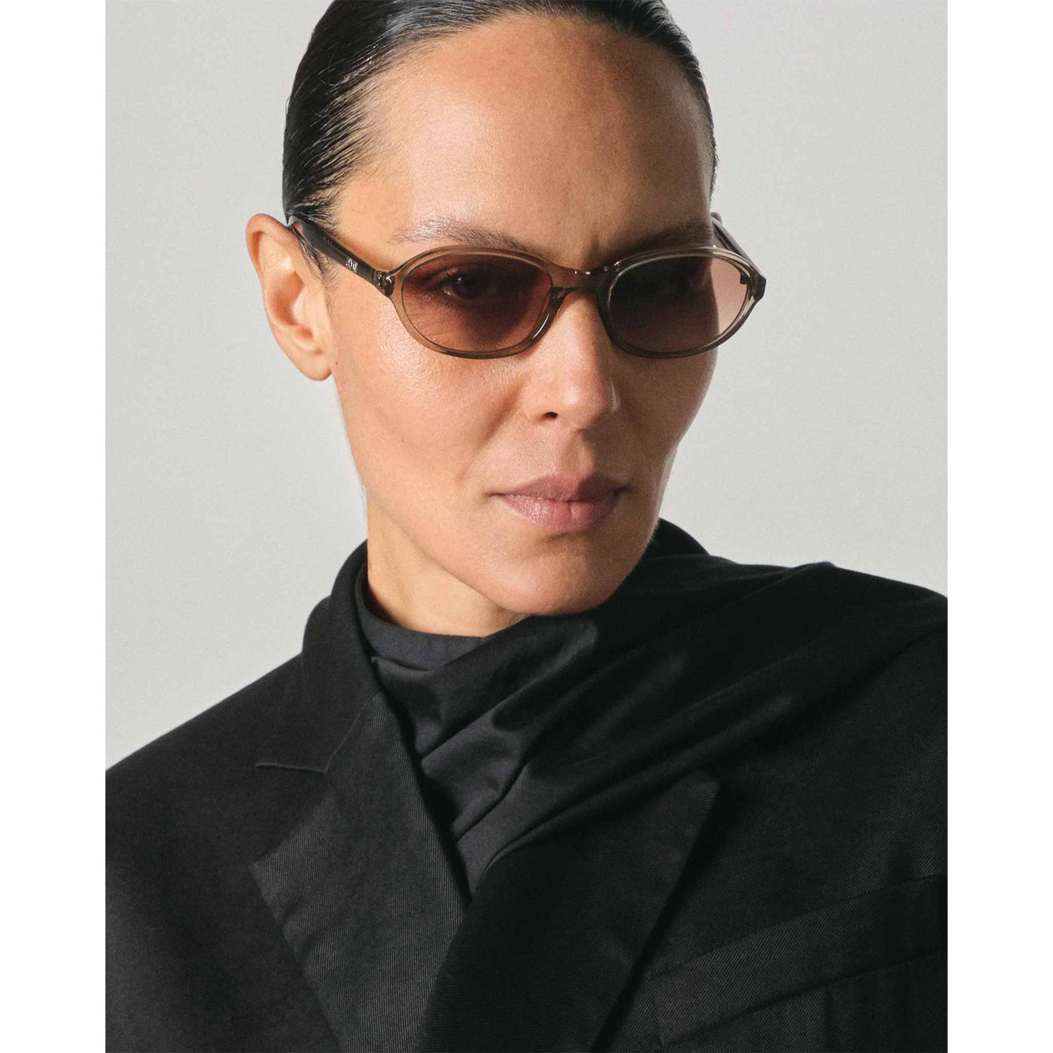 Bibi Transparent Oyster