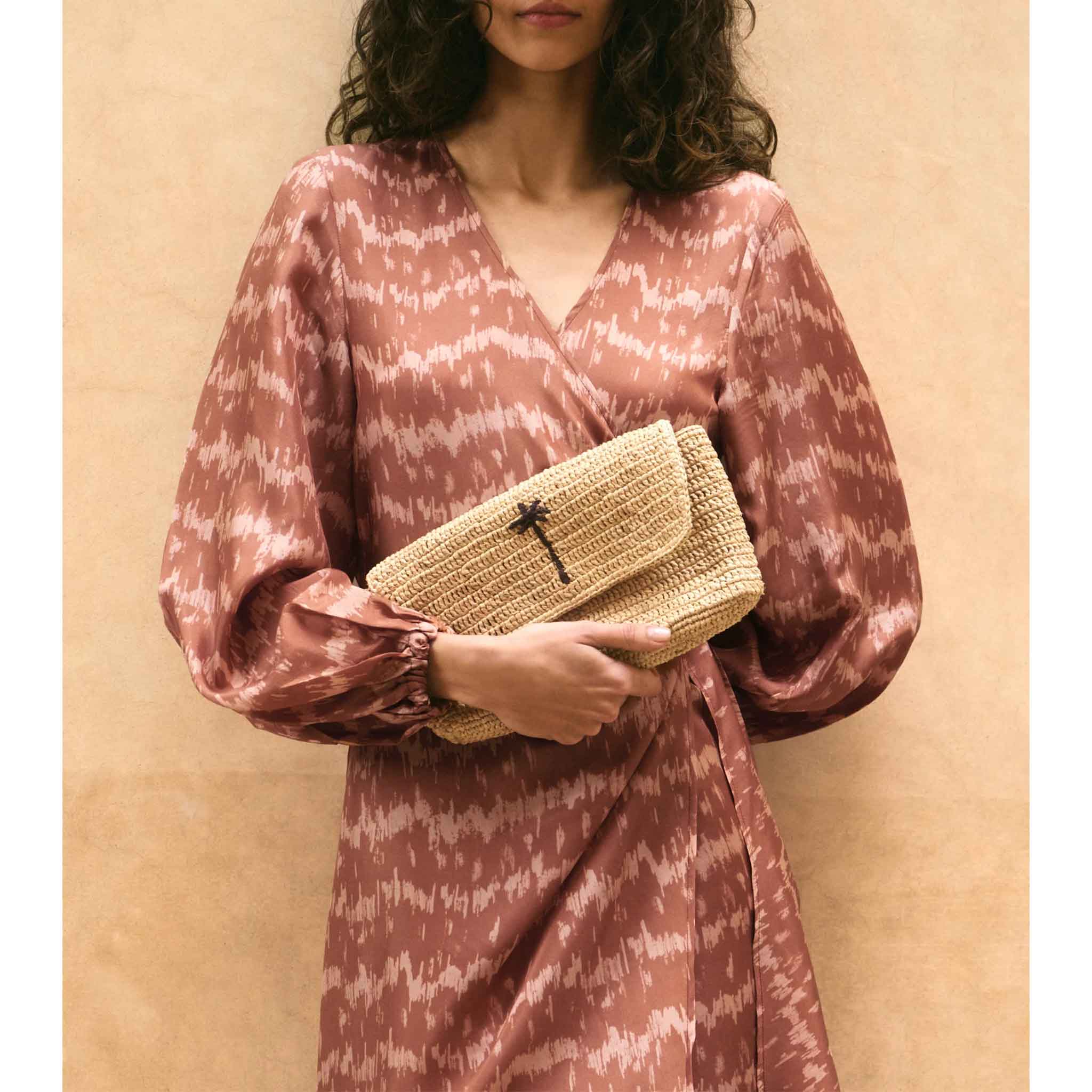 Pouch Bag in Raffia Natural