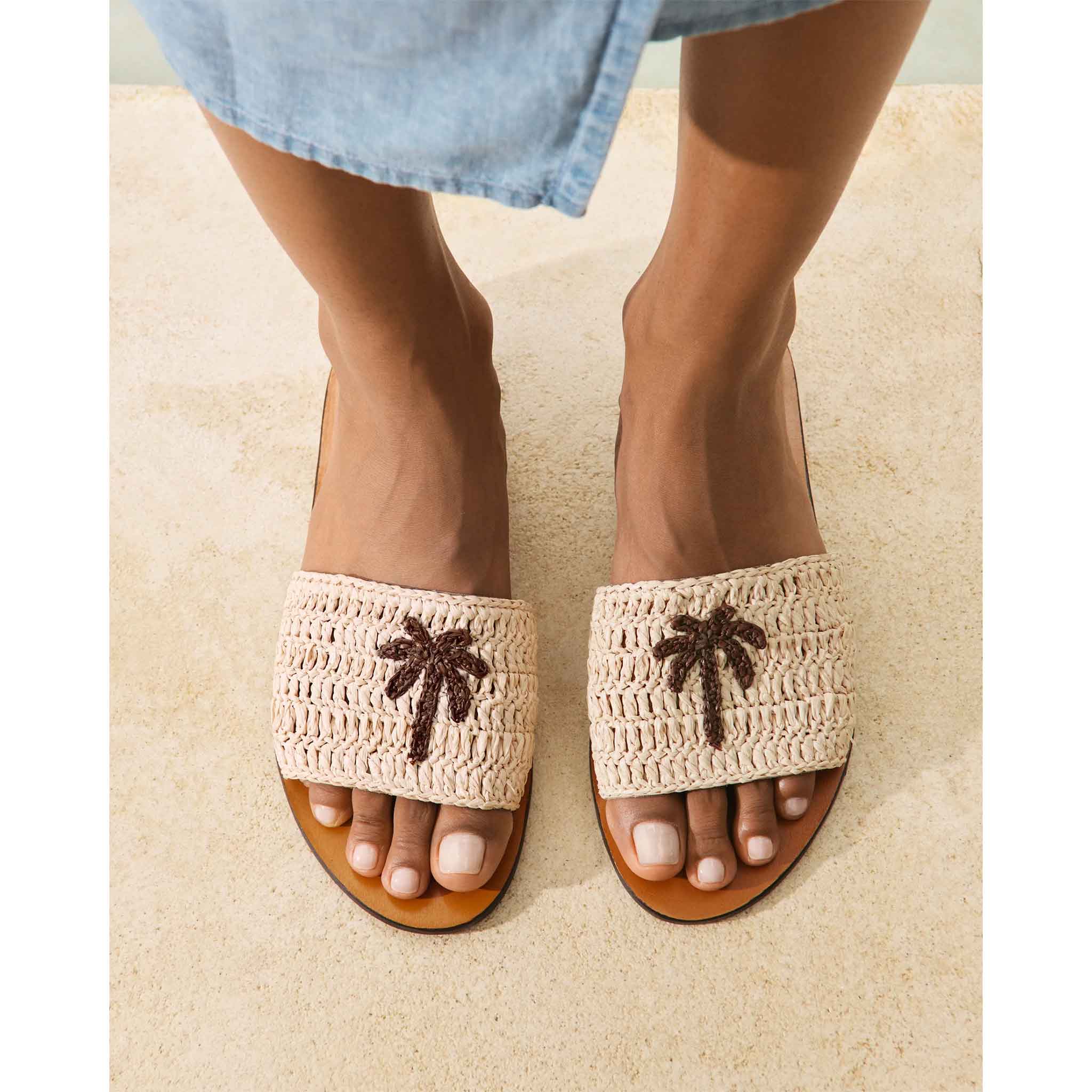 Leather Sandals in Raffia Palm