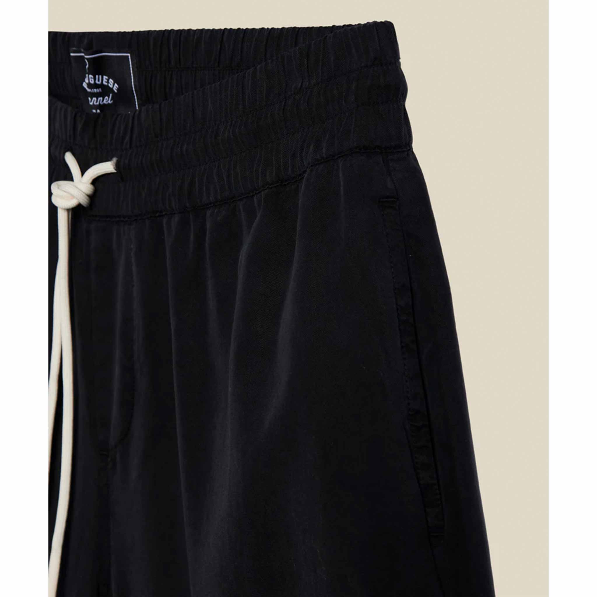 Dogtown Shorts in Black