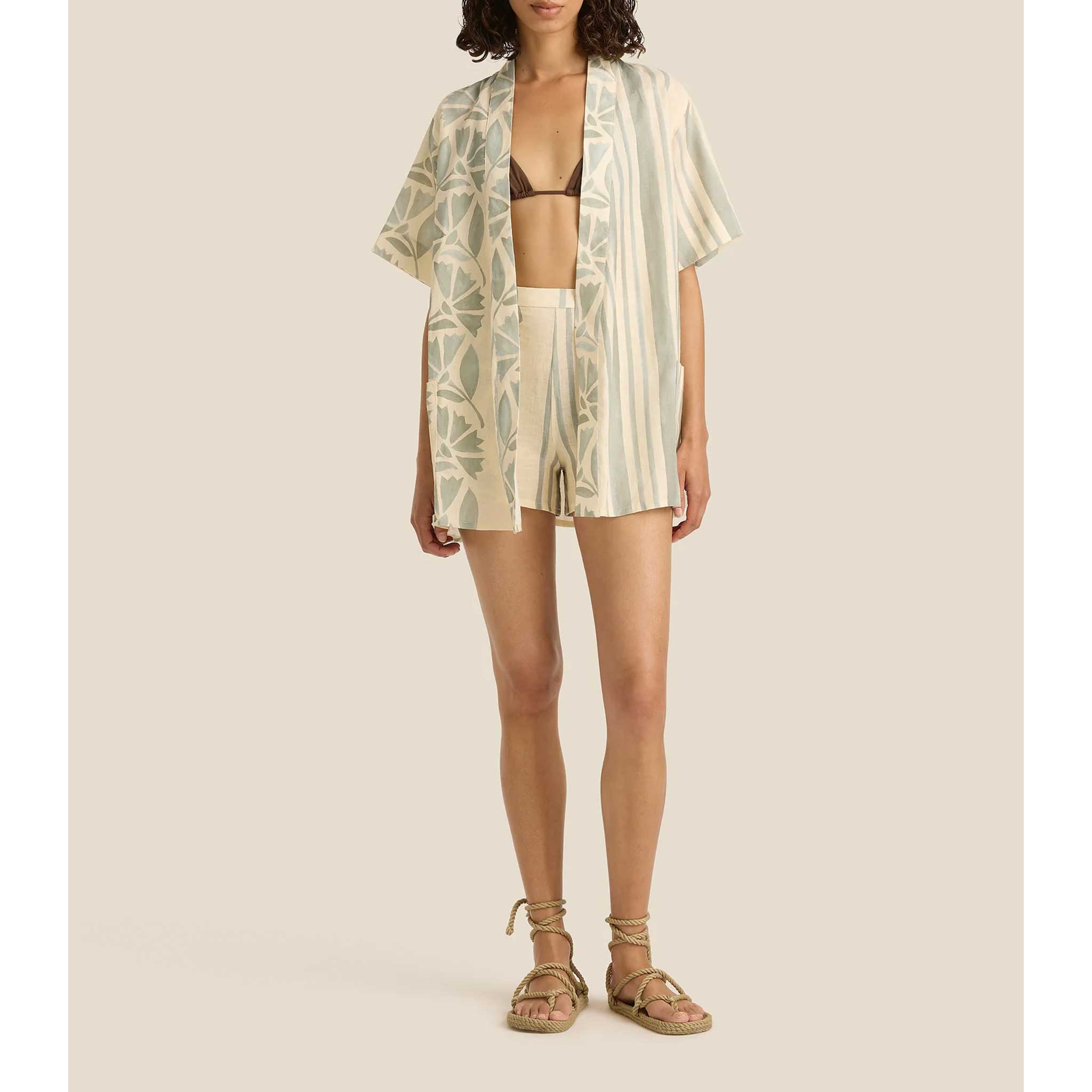 Freya Shorts in Clove Cream